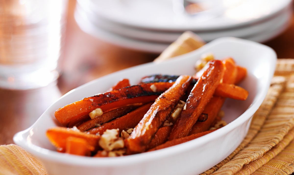 maple glazed carrots with walnuts